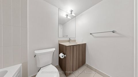 Photo 21 at 1015 - 955 Bay Street, Bay Street Corridor, Toronto