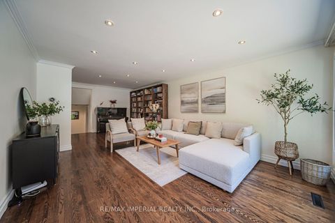 Photo 3 at 4 Quincy Crescent, Henry Farm, Toronto