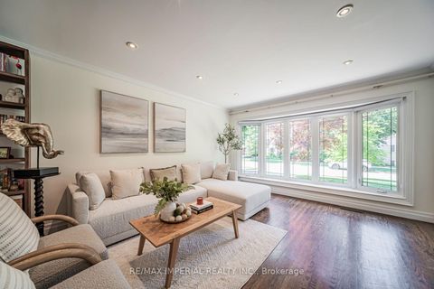 Photo 7 at 4 Quincy Crescent, Henry Farm, Toronto