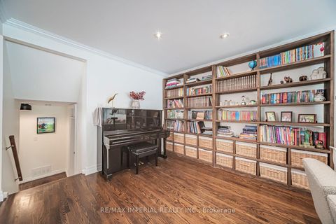 Photo 10 at 4 Quincy Crescent, Henry Farm, Toronto