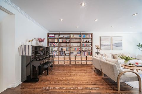Photo 11 at 4 Quincy Crescent, Henry Farm, Toronto