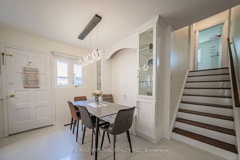 Photo 14 at 4 Quincy Crescent, Henry Farm, Toronto