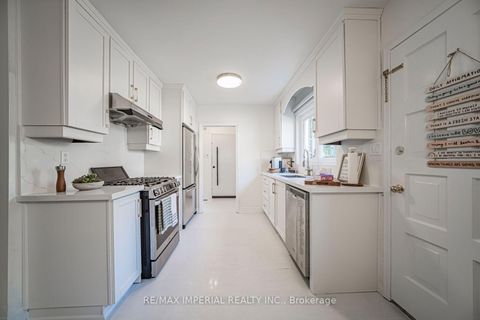 Photo 17 at 4 Quincy Crescent, Henry Farm, Toronto