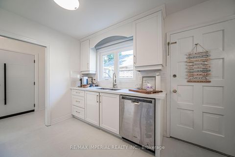 Photo 18 at 4 Quincy Crescent, Henry Farm, Toronto