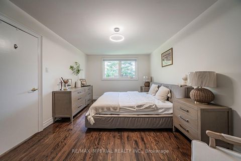 Photo 25 at 4 Quincy Crescent, Henry Farm, Toronto