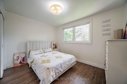 Photo 26 at 4 Quincy Crescent, Henry Farm, Toronto