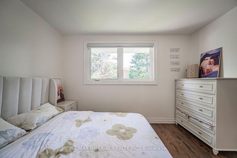 Photo 27 at 4 Quincy Crescent, Henry Farm, Toronto