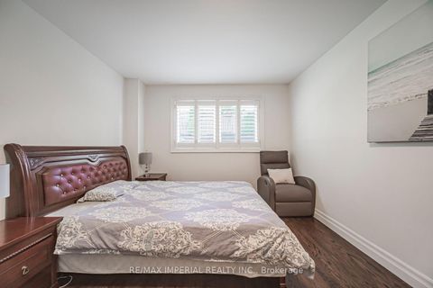 Photo 31 at 4 Quincy Crescent, Henry Farm, Toronto