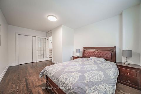 Photo 32 at 4 Quincy Crescent, Henry Farm, Toronto