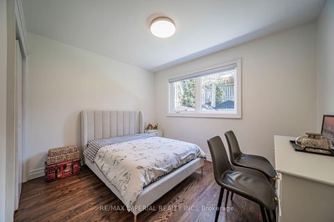 Photo 33 at 4 Quincy Crescent, Henry Farm, Toronto