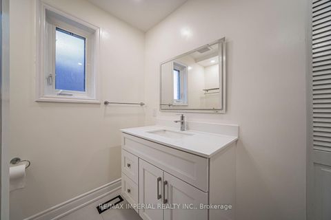 Photo 35 at 4 Quincy Crescent, Henry Farm, Toronto