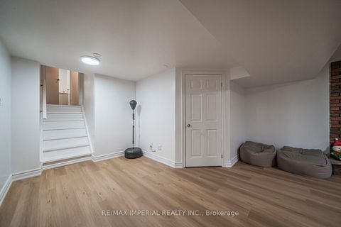 Photo 38 at 4 Quincy Crescent, Henry Farm, Toronto