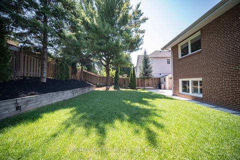 Photo 42 at 4 Quincy Crescent, Henry Farm, Toronto