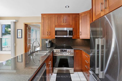 Photo 4 at 11 Canmore Boulevard, Highland Creek, Toronto