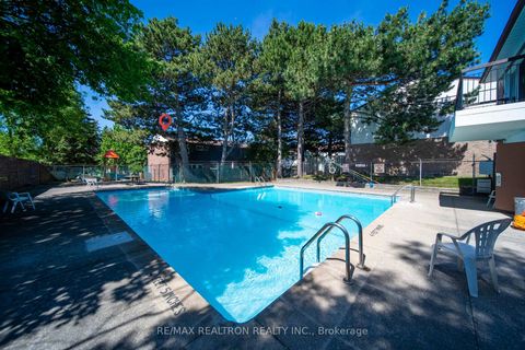 Photo 36 at 7 Spy Appleway, Donalda, Toronto