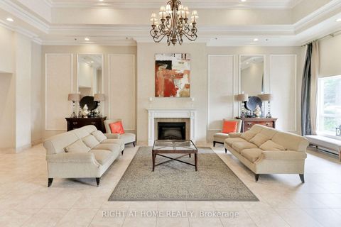 Photo 3 at 305 - 8 Maison Parc Court, Lakeview Estates, Vaughan