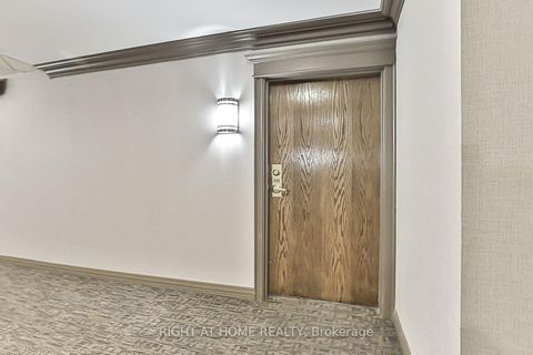 Photo 5 at 305 - 8 Maison Parc Court, Lakeview Estates, Vaughan