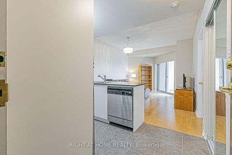 Photo 6 at 305 - 8 Maison Parc Court, Lakeview Estates, Vaughan