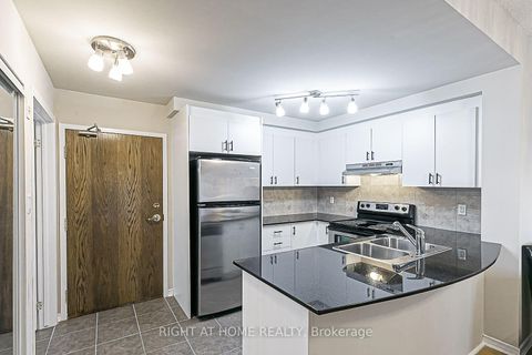 Photo 9 at 305 - 8 Maison Parc Court, Lakeview Estates, Vaughan