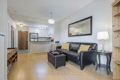 Photo 11 at 305 - 8 Maison Parc Court, Lakeview Estates, Vaughan