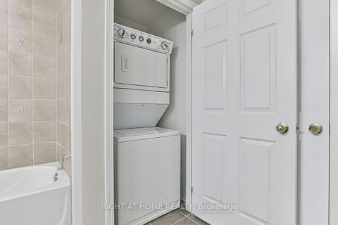 Photo 19 at 305 - 8 Maison Parc Court, Lakeview Estates, Vaughan