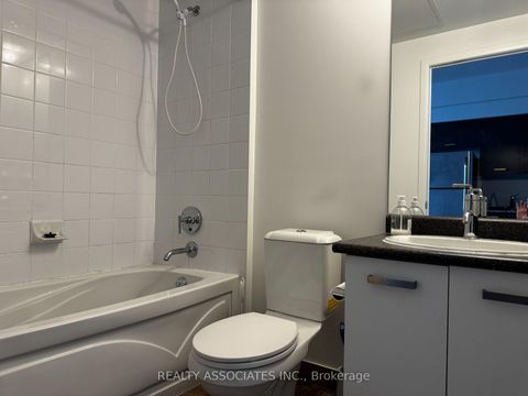 Photo 8 at 1309 - 832 Bay Street, Bay Street Corridor, Toronto