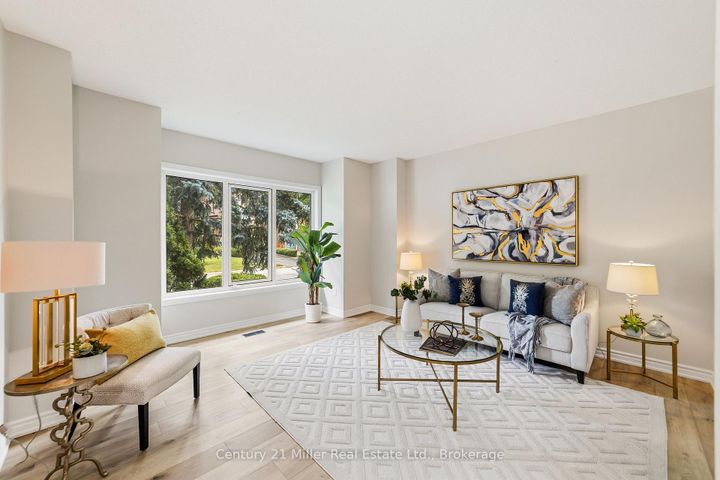 Photo 4 at 3686 St. Laurent Court, Erin Mills, Mississauga