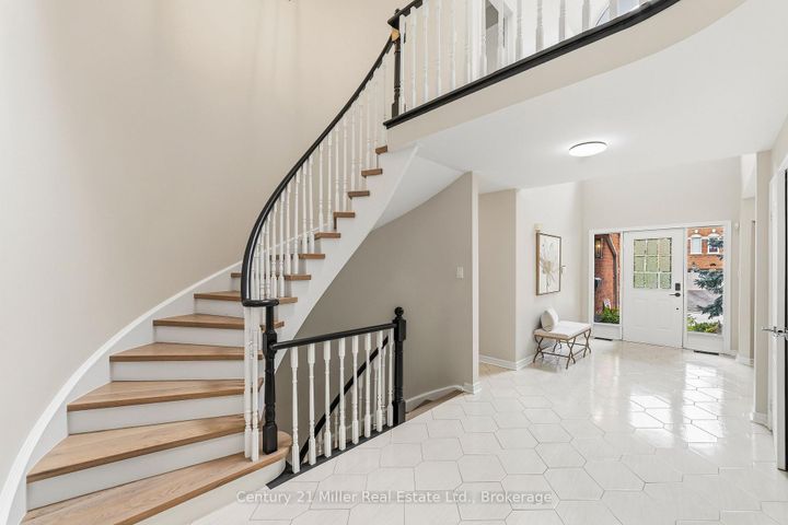 Photo 7 at 3686 St. Laurent Court, Erin Mills, Mississauga