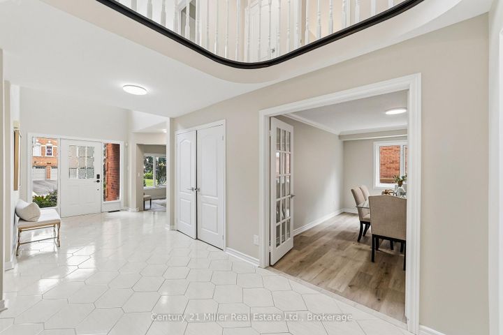 Photo 8 at 3686 St. Laurent Court, Erin Mills, Mississauga