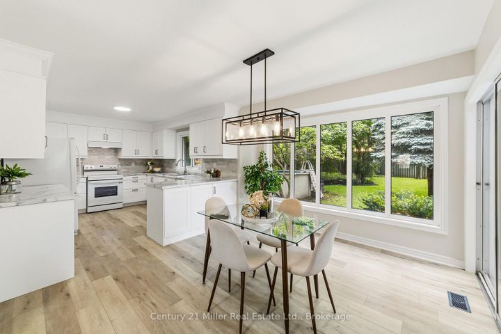 Photo 11 at 3686 St. Laurent Court, Erin Mills, Mississauga