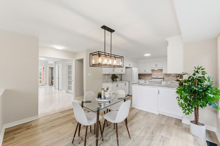 Photo 12 at 3686 St. Laurent Court, Erin Mills, Mississauga