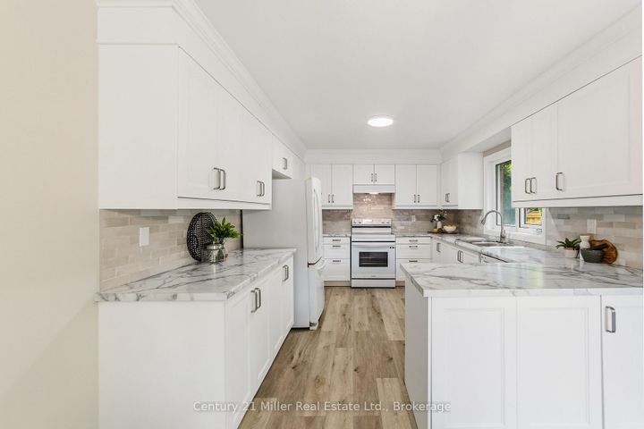 Photo 13 at 3686 St. Laurent Court, Erin Mills, Mississauga