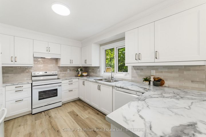 Photo 14 at 3686 St. Laurent Court, Erin Mills, Mississauga
