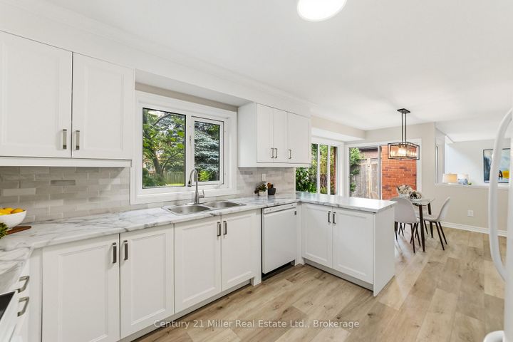 Photo 15 at 3686 St. Laurent Court, Erin Mills, Mississauga