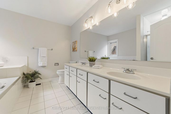 Photo 32 at 3686 St. Laurent Court, Erin Mills, Mississauga