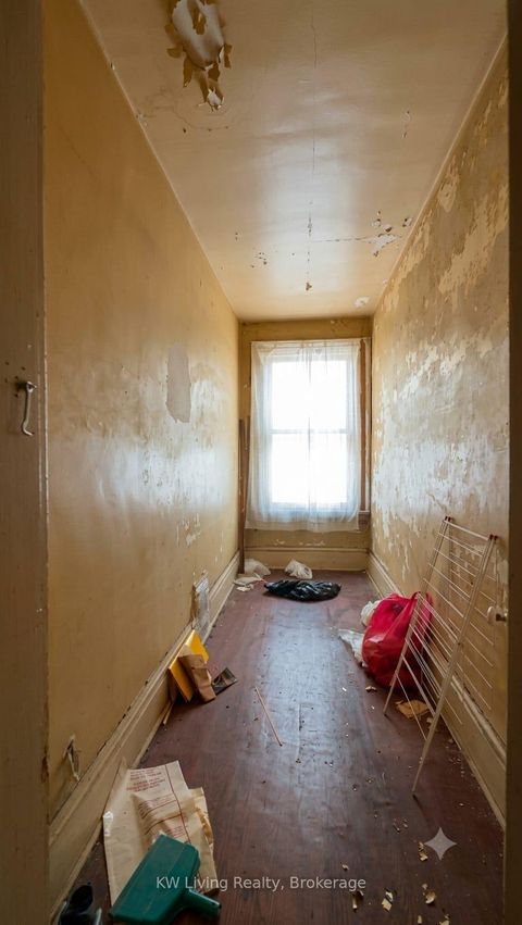 Photo 4 at 27 McGill Street, Yonge Corridor, Toronto