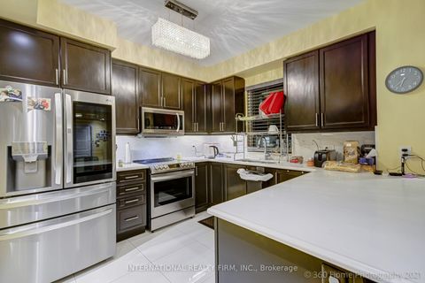 Photo 13 at 1105 - 9255 Jane Street, Maple, Vaughan