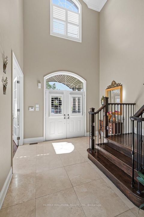 Photo 2 at 321 Grand Vellore Crescent, Vellore Village, Vaughan