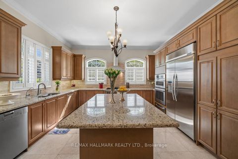 Photo 11 at 321 Grand Vellore Crescent, Vellore Village, Vaughan