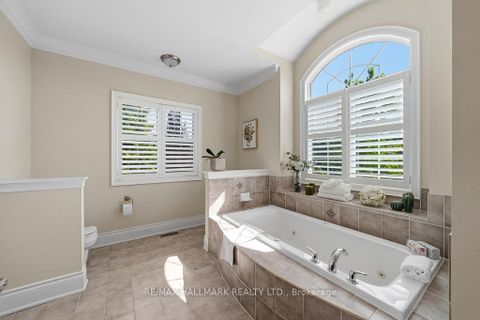 Photo 23 at 321 Grand Vellore Crescent, Vellore Village, Vaughan