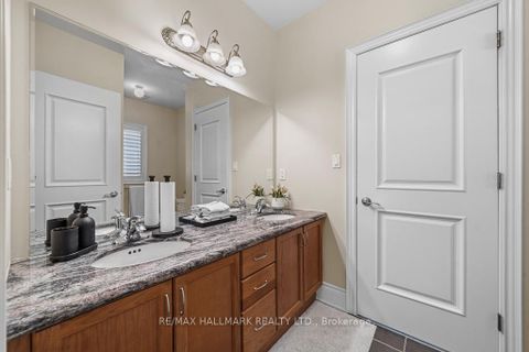 Photo 32 at 321 Grand Vellore Crescent, Vellore Village, Vaughan