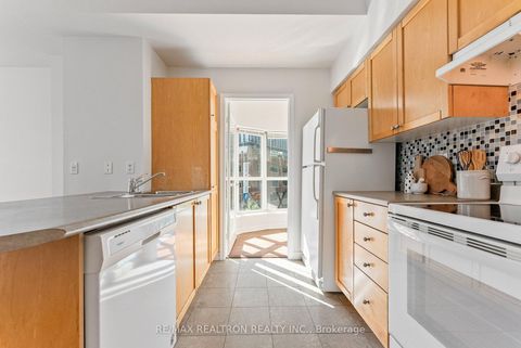 Photo 6 at 619 - 600 Queens Quay W, Waterfront Communities C1, Toronto