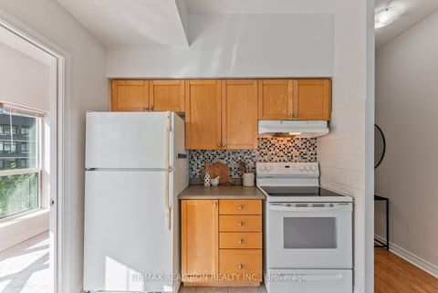 Photo 12 at 619 - 600 Queens Quay W, Waterfront Communities C1, Toronto