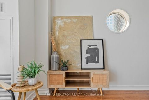 Photo 14 at 619 - 600 Queens Quay W, Waterfront Communities C1, Toronto