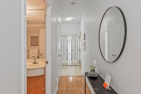 Photo 15 at 619 - 600 Queens Quay W, Waterfront Communities C1, Toronto