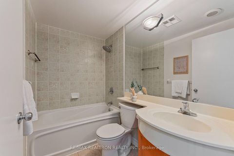 Photo 18 at 619 - 600 Queens Quay W, Waterfront Communities C1, Toronto