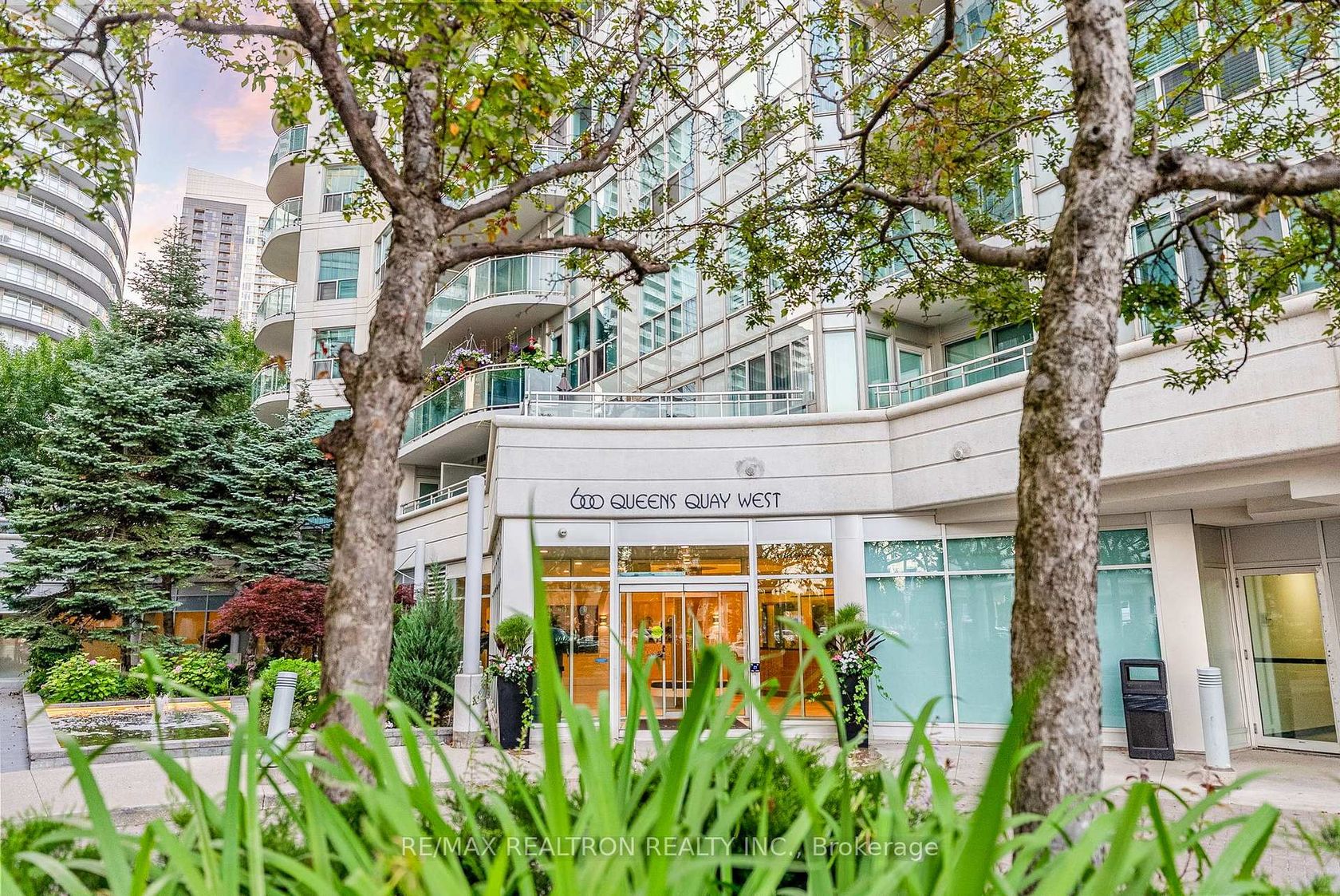 619 - 600 Queens Quay W, Waterfront Communities C1, Toronto photo number 2