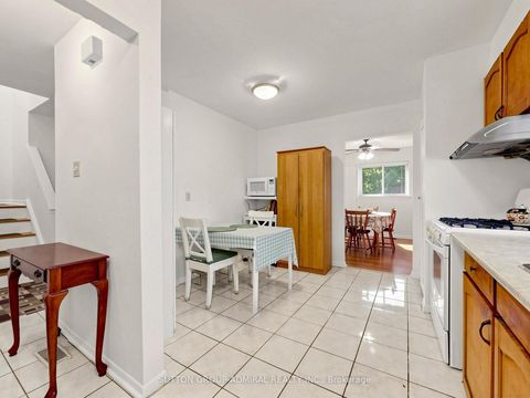 Photo 1 at 126 Chelmsford Avenue, Newtonbrook West, Toronto