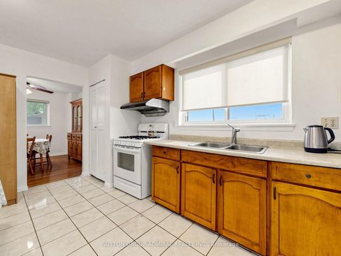 Photo 8 at 126 Chelmsford Avenue, Newtonbrook West, Toronto
