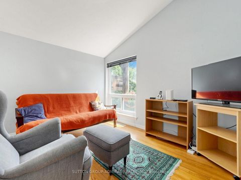 Photo 10 at 126 Chelmsford Avenue, Newtonbrook West, Toronto
